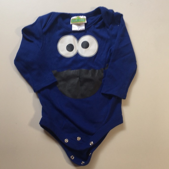 2/$18 (Get 5!) Long Sleeved Assorted Onesie Bundle Size 3-6M - Picture 5 of 7